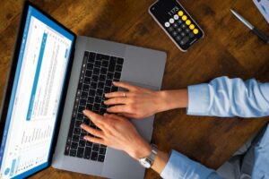Descubre los beneficios de los viveros de empresas Wayra en el emprendimiento